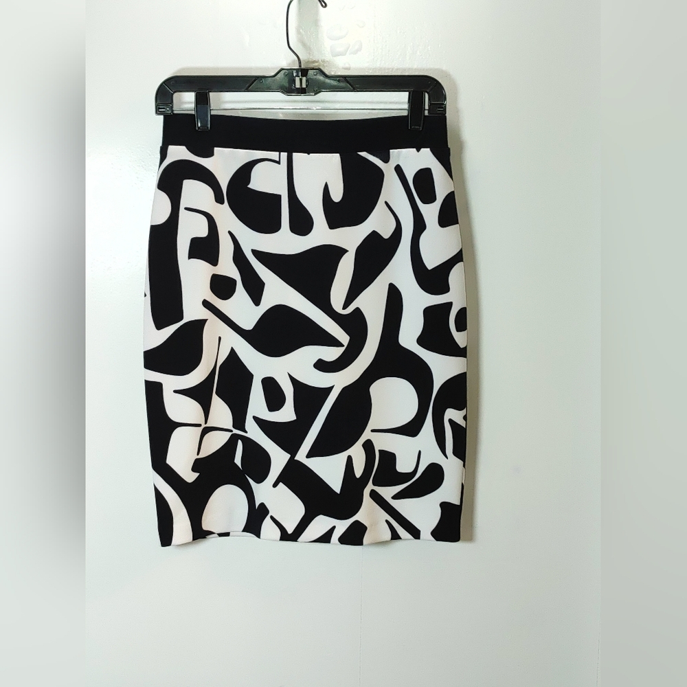 Joseph Ribkoff Size 4 Black & White Abstract Maximalist Siren Pencil Skirt